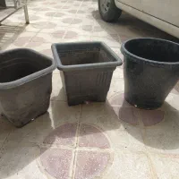 سه عدد گلدان پلاستیکی به فروش میرسد