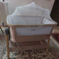 تخت کنار مادر