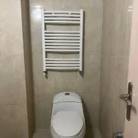توالت فرنگی و حوله خشک کن دست دوم
