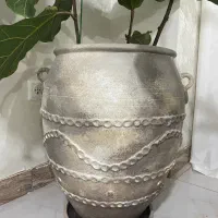 گلدان پتینه شده ۵۰سانتی به همراه گل فیکوس لیراتا