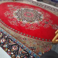 فرش ۱۲ متری زمینه قرمز کاملا سالم