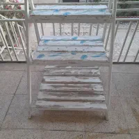 یک عدد استند گل چوبی ۸۰ در ۸۰ در ۸۰