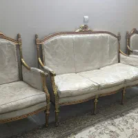 مبلمان ۹ نفره چوب گردو همراه ۲ عسلی و ۱ میز بزرگ