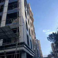 نگهبان ساختمان در حال ساخت