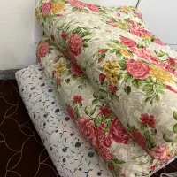 ۳تشک پشمی بسیار تمیز ب همراه یک پتو گلبافت دو نفره