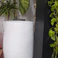 یه جفت گلدون بزرگ ماربل کنارسالنی ارتفاع۷۰ قطر۴۰نو