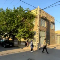 منزل-مسکونی-تجاری-سر-دو-نبش-با-دو-مغازه-تجاری