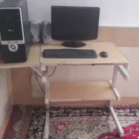 کیس و مانیتور و صفحه کلید و موس  همراه با میز