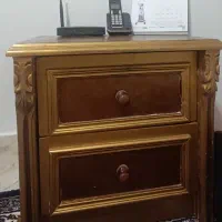 تخت دو نفره همراه با یک پاتختی