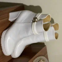چکمه سفید
