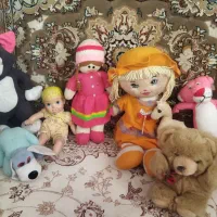 تعدادی عروسک دخترانه