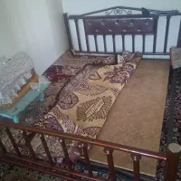 تخت فلزی