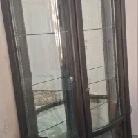 ویترین شیشه ای