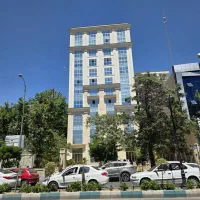 منشی آشنا به کامپیوتر،جسور و با اعتماد به نفس بالا