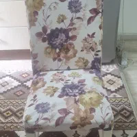 میز چوبی و صندلی