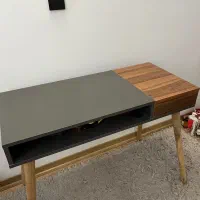 میز تحریر در حد نو