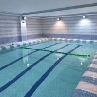 کلاس شنا در استخر هتلی
