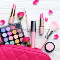 جذب گوینده خانم خوش صدا برای همکاری با پیج آرایشی