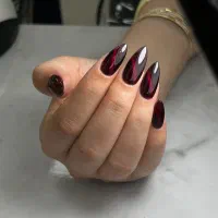 خدمات وآموزش کاشت ناخن