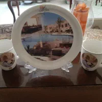 دو عدد لیوان و بشقاب تزئینی