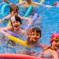 آموزش شنای بانوان وکودکان در ۱۲جلسه