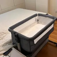 تخت کنار مادر