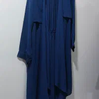 تعدادی مانتو و پالتو ، کت و شلوار لی