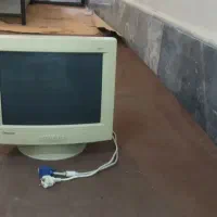 مانیتور کامپیوتر تمیز و سالم