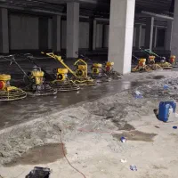 بتن ریزی کف با ماله پروانه