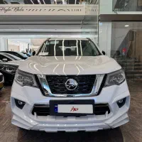 نیسان ترا اکسکلوسیو ۱۴۰۵