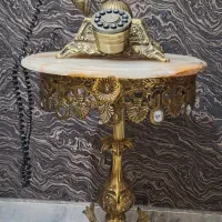 میز تلفن و تلفن برنجی