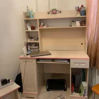 میز تحریر وکتابخانه