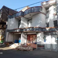 منزل مسکونی ۲ سرویس ۲ مغازه بر خیابان