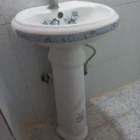 یک عدد روشویی سرامیکی
