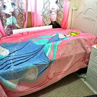 تخت نوجوان سالم و تمیز
