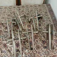 تعدادی دست گیره کامل همراه با قفل
