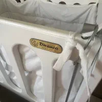 تخت کنار مادر