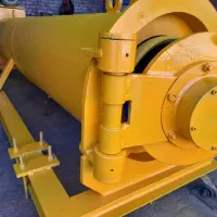کارگر برای کار در قالیشویی