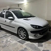 راننده با خودرو