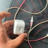 شارژر ایفون دو عدد سیم کابل و یک عدد ادابتور اصلی