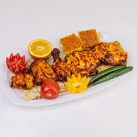 کباب زن و تخته کار و کارگر ساده و وسط کار