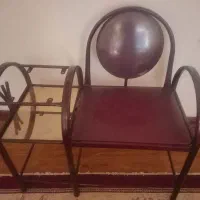 صندلی زیر تلفون