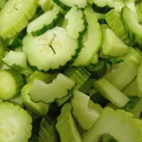 خیار چنبر خرد شده مخصوص ترشی