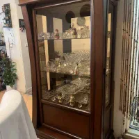 ویترین شیشه ای