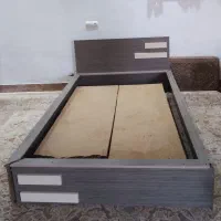 تخت خواب دو نفره در حد نو کم جا