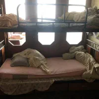 تخت دو طبقه چوبی محکم