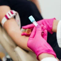 نمونه گیر ازمایشگاه همراه با استخدام قطعی