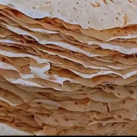 کارگر پخت نان محلی