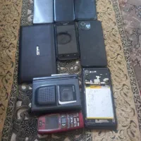 تعدادی گوشی تعمیری وباطری