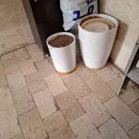 دوعدد گلدان سرامیکی با طول ۴۵ و ۳۵ سانتیمتر